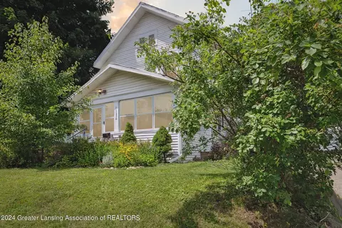 1108 Homewild Ave, Jackson, MI 49201