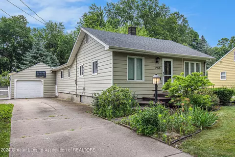 1960 Chestnut St, Holt, MI 48842