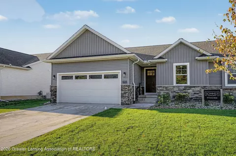 302 Vansickle Dr #35, Charlotte, MI 48813