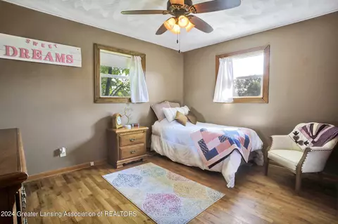 Bedroom - 8475 S Lowell Rd, Dewitt, MI 48820 photo 4 of 7