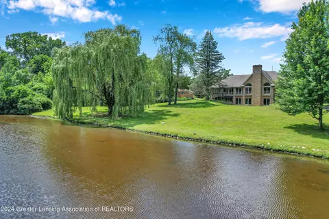 1627 Packard Rd, Lansing, MI 48917