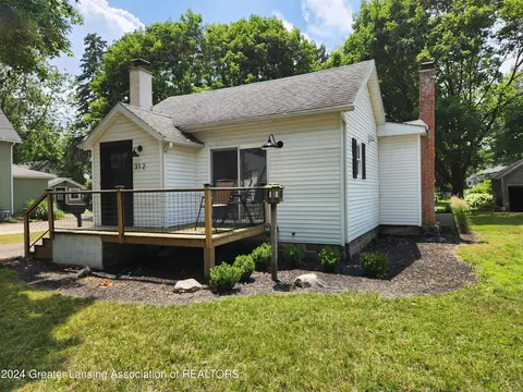 312 E Scott St, Grand Ledge, MI 48837