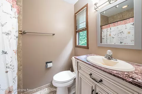 Bath - 4215 Whitby Ln, Bath, MI 48808 photo 2 of 4
