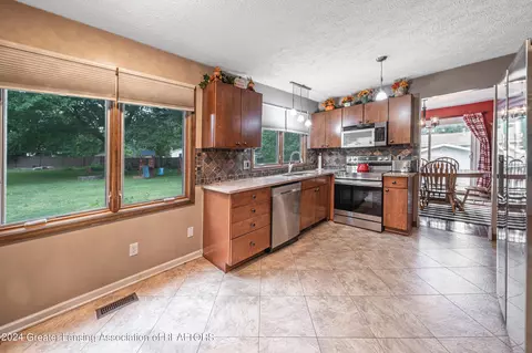 Kitchen - 4215 Whitby Ln, Bath, MI 48808 photo 2 of 2