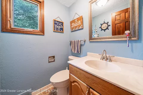 Bath - 4215 Whitby Ln, Bath, MI 48808 photo 1 of 4