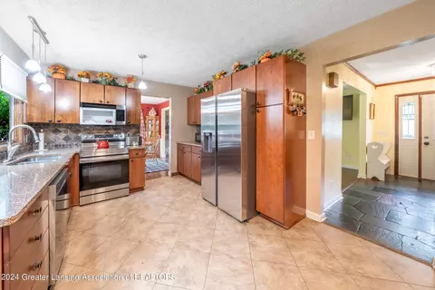 Entry Way - 4215 Whitby Ln, Bath, MI 48808 photo 1 of 3