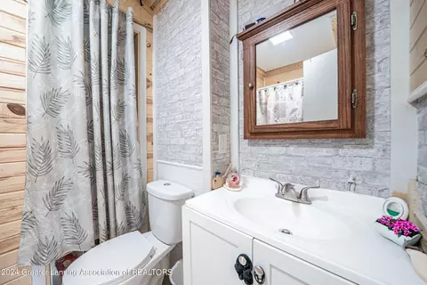 Bath - 4215 Whitby Ln, Bath, MI 48808 photo 4 of 4