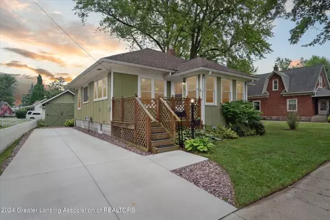 309 S Putnam St, Williamston, MI 48895