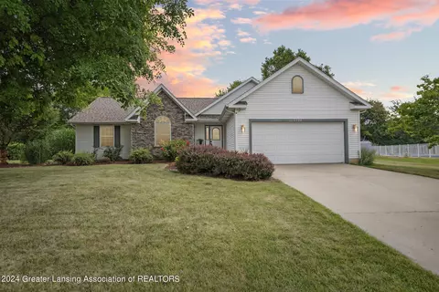 2324 Kirkland Ridge Dr, Holt, MI 48842