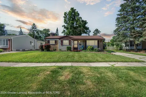 2415 Ridgeline Dr, Lansing, MI 48912