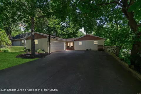 607 E Scott St, Grand Ledge, MI 48837