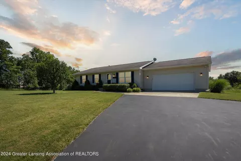 4482 E Clinton Trl, Eaton Rapids, MI 48827