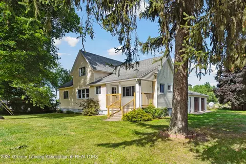 120 Smith St, Lake Odessa, MI 48849