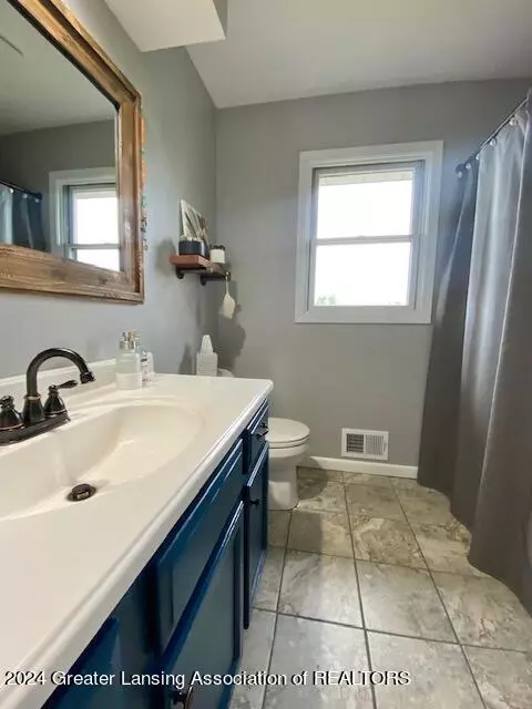 Bath - 4245 Beeman Rd, Williamston, MI 48895 photo 1 of 3