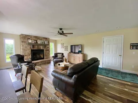 Living - 4245 Beeman Rd, Williamston, MI 48895 photo 3 of 5
