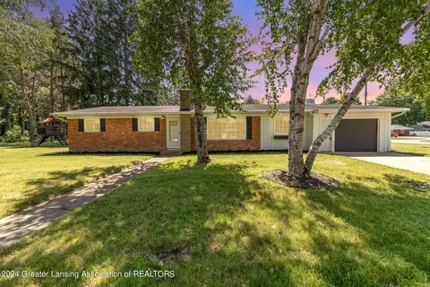2746 Briarwood Dr, Saginaw, MI 48601