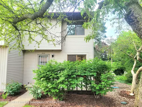 862 Armstrong Rd, Lansing, MI 48911