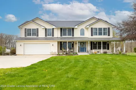 375 Kenora Dr, Fowlerville, MI 48836