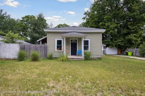 210 E Grant St, Greenville, MI 48838