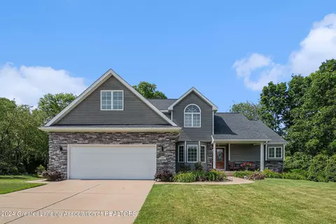 2380 Houghton Hollow Dr, Lansing, MI 48911