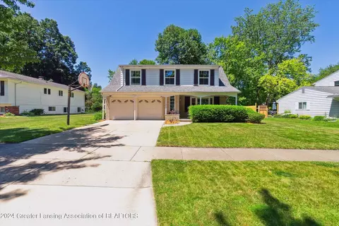 1989 Pinecrest Dr, East Lansing, MI 48823