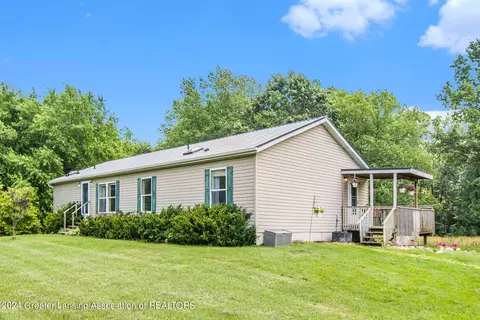 9037 W Braden Rd, Haslett, MI 48840