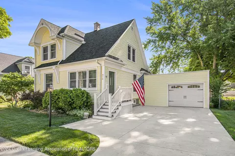 816 6th Ave, Lake Odessa, MI 48849