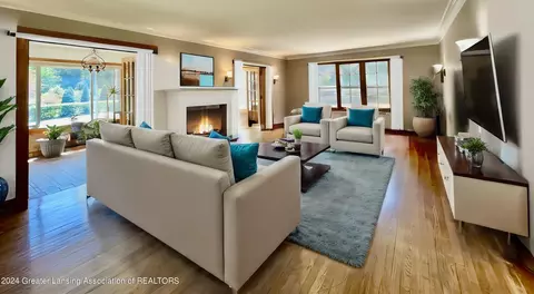 Living - 400 Everett Dr, Lansing, MI 48915 photo 1 of 4