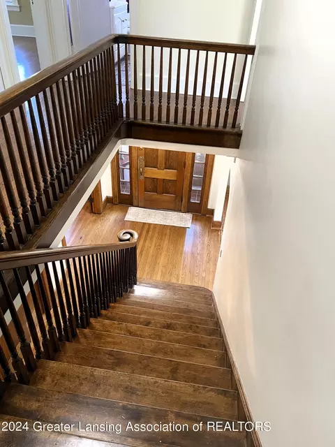 Entry Way - 400 Everett Dr, Lansing, MI 48915 photo 2 of 2