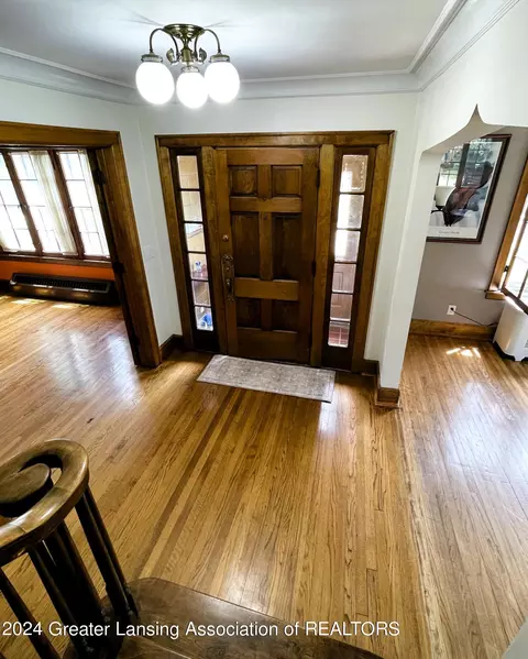 Entry Way - 400 Everett Dr, Lansing, MI 48915 photo 1 of 2