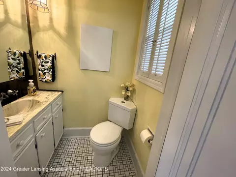 Bath - 400 Everett Dr, Lansing, MI 48915 photo 1 of 7