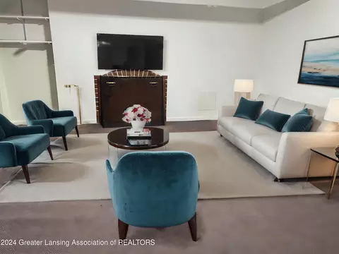Living - 400 Everett Dr, Lansing, MI 48915 photo 4 of 4
