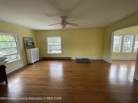 Living - 400 Everett Dr, Lansing, MI 48915 photo 3 of 4