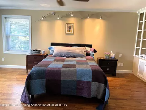 Bedroom - 400 Everett Dr, Lansing, MI 48915 photo 3 of 7