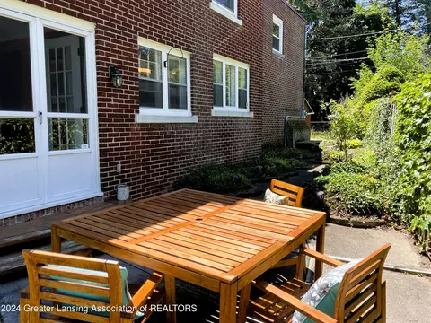 Exterior - 400 Everett Dr, Lansing, MI 48915 photo 7 of 11