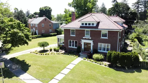 400 Everett Dr, Lansing, MI 48915