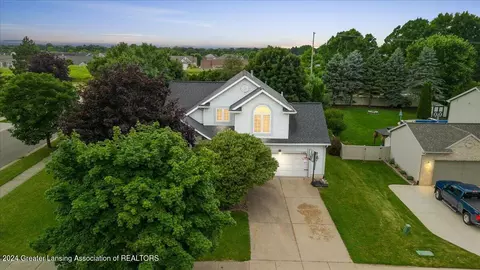 1148 River Oaks Dr, Dewitt, MI 48820