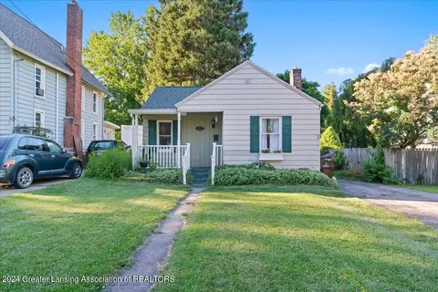 616 W Jefferson St, Grand Ledge, MI 48837