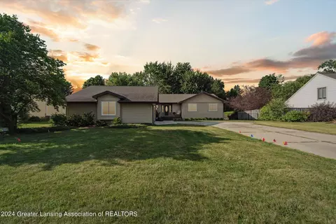 904 Mcdiarmid Ln, Grand Ledge, MI 48837