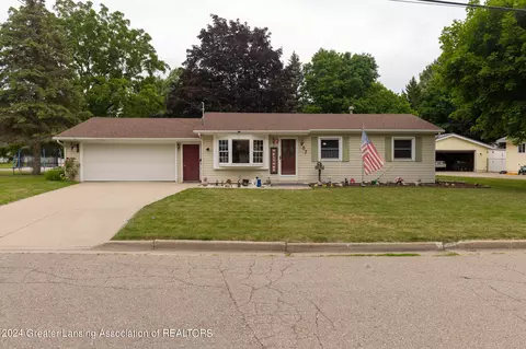 907 N Oakland St, Saint Johns, MI 48879