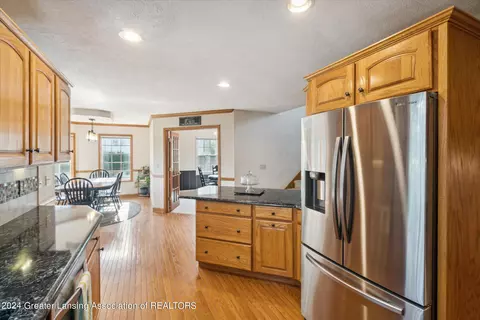 Kitchen - 1003 Sandhill Dr, Dewitt, MI 48820 photo 4 of 5