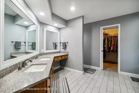 Bath - 1003 Sandhill Dr, Dewitt, MI 48820 photo 5 of 8