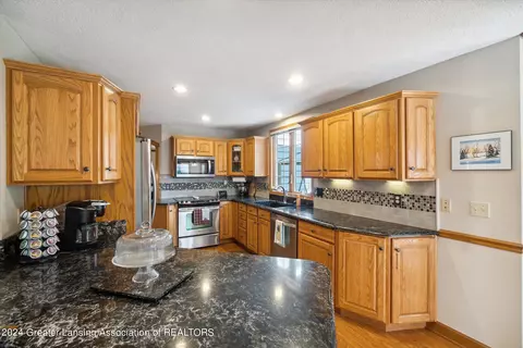 Kitchen - 1003 Sandhill Dr, Dewitt, MI 48820 photo 2 of 5