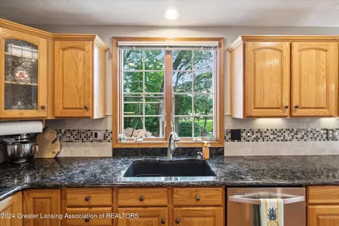 Kitchen - 1003 Sandhill Dr, Dewitt, MI 48820 photo 3 of 5