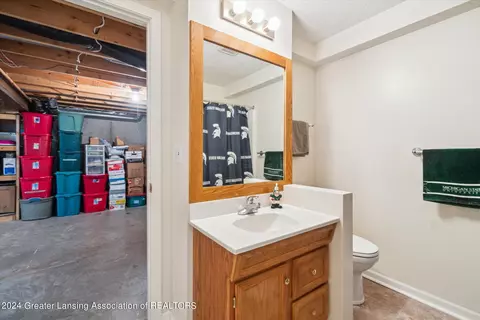 Bath - 1003 Sandhill Dr, Dewitt, MI 48820 photo 7 of 8
