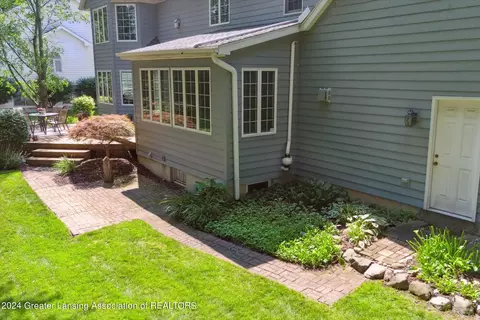 Exterior - 1003 Sandhill Dr, Dewitt, MI 48820 photo 9 of 14