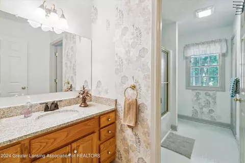 Bath - 1003 Sandhill Dr, Dewitt, MI 48820 photo 3 of 8