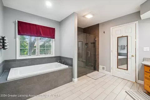 Bath - 1003 Sandhill Dr, Dewitt, MI 48820 photo 6 of 8