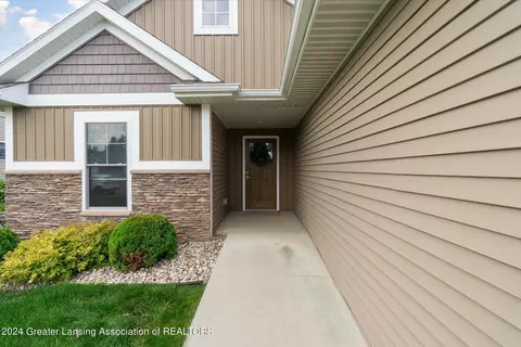 Entry Way - 4140 Keepsake Ln, Lansing, MI 48906 photo 1 of 2