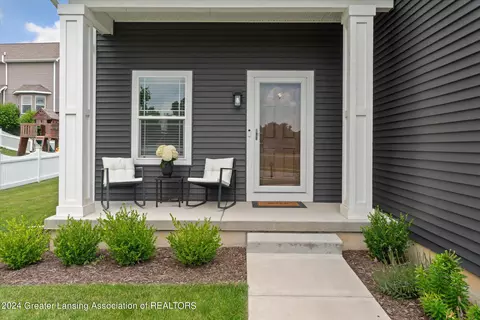 Exterior - 13900 Bauerle Rd, Dewitt, MI 48820 photo 4 of 9